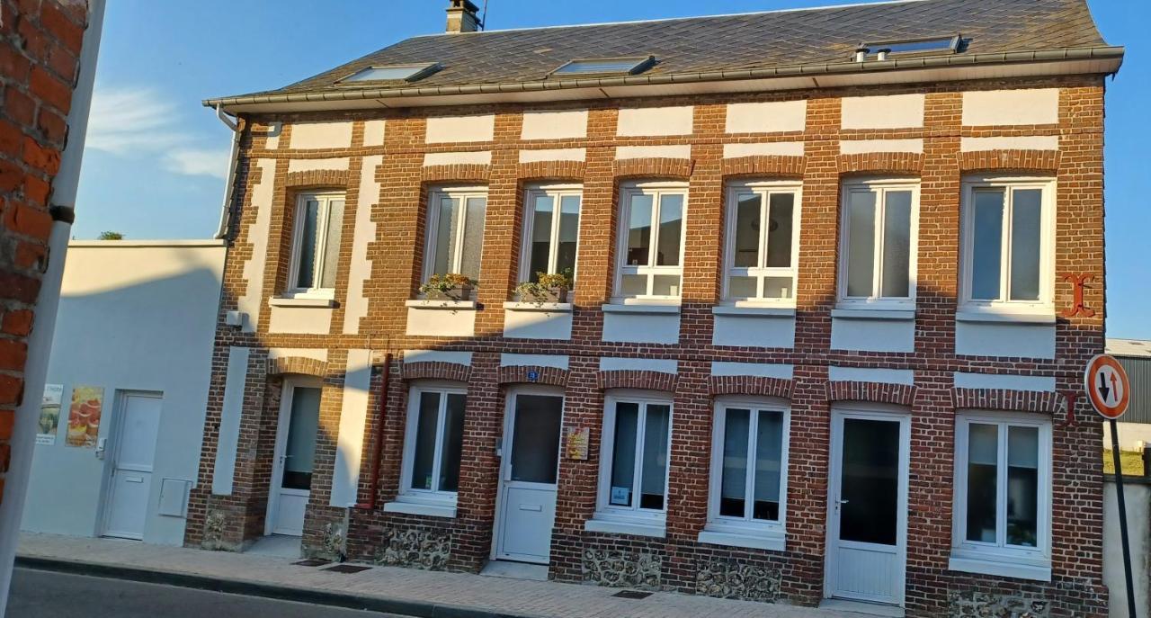 Lin Et L'Hote Preaux Exterior photo